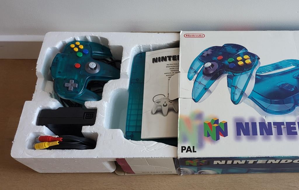 Nintendo 64 Clear Blue edition (N64), Spelcomputers en Games, Spelcomputers | Nintendo 64, Ophalen, Zo goed als nieuw, Met 1 controller