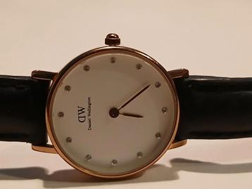 020/DANIEL WELLINGTON DAMES HORLOGE /GEEN CASIO,ZINI,SWATCH/ beschikbaar voor biedingen