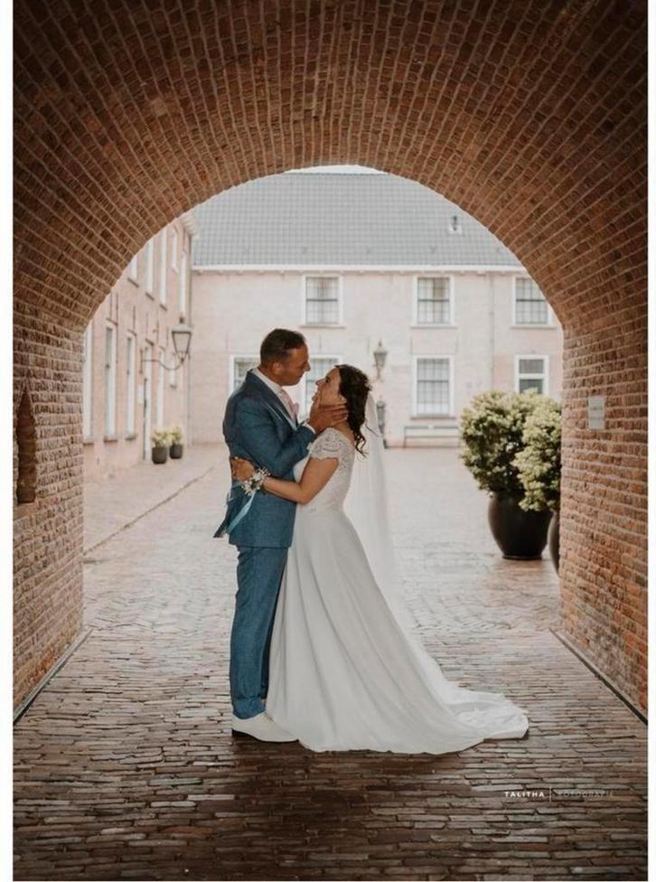 Mooie trouwjurk maat 38 incl hoepel en sluier, Kleding | Dames, Trouwkleding en Trouwaccessoires, Zo goed als nieuw, Trouwjurk