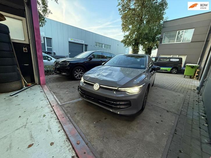 Volkswagen Golf 8.5 Nardo 1.5 TSI Life 2025, Auto diversen, Schadeauto's, Volkswagen, Handgeschakeld, Benzine, Hatchback, Zilver of Grijs