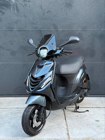 PIAGGIO ZIP 4T 3V BROM 2021 FULL OPTION MAGIC BLACK METALLIC beschikbaar voor biedingen