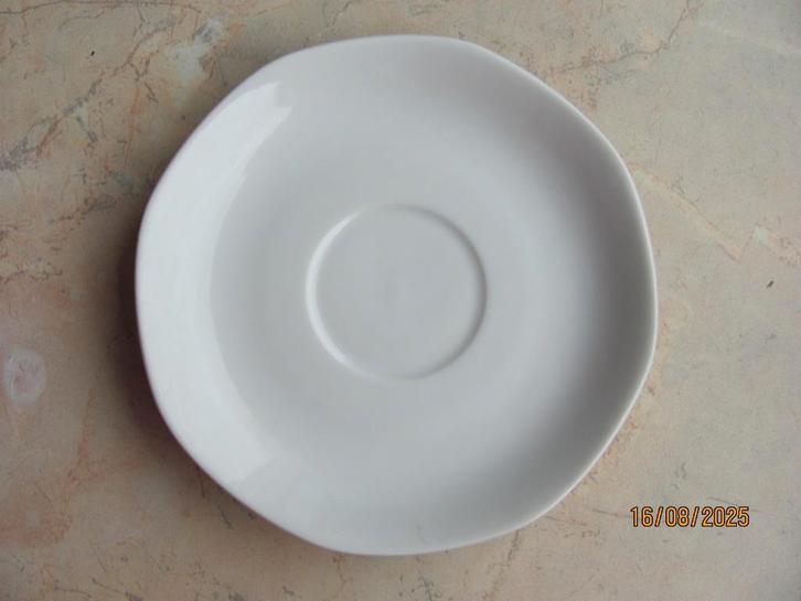 VINTAGE wit PORSELEIN jaren 40-50 SCHOTELTJE schotel ø 13.5, Antiek en Kunst, Antiek | Servies los, Ophalen of Verzenden