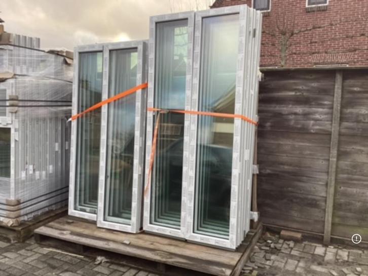 Kunststof kozijnen. 200 h x 50 br en/of 50 h x 200 br., Doe-het-zelf en Verbouw, Glas en Ramen, Nieuw, Gevelraam of Ruit, Ophalen