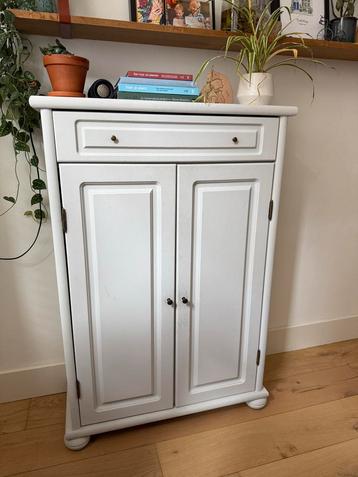 Grenen kastje, grijs, 121x82x32cm beschikbaar voor biedingen