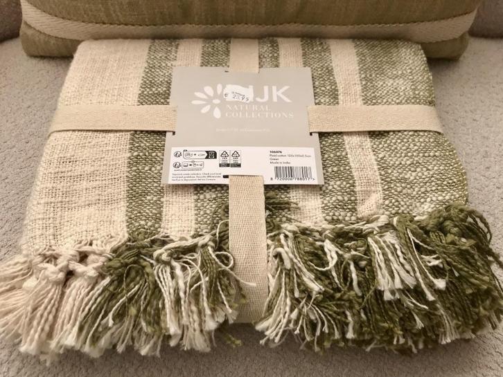 NIEUW plaid woondeken lichtgroen creme gouddraad 150x125 cm, Huis en Inrichting, Woonaccessoires | Plaids en Woondekens, Nieuw