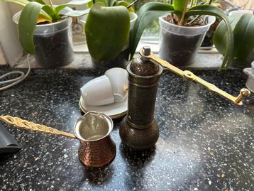 Turkse Koffie Set met Molen beschikbaar voor biedingen