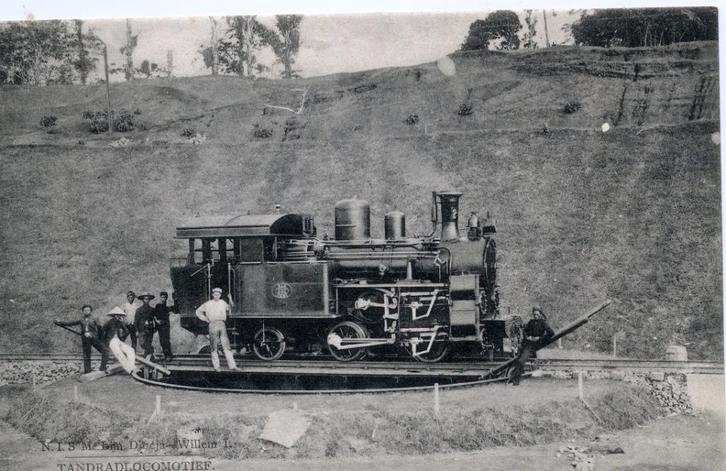 Locomotief op draaischijf Java ca. 1910, Verzamelen, Ansichtkaarten | Nederland, Ongelopen, Voor 1920, Verzenden