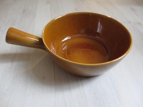 Porseleinen caquelon - ovenvaste schaal met steel, Huis en Inrichting, Keuken | Servies, Zo goed als nieuw, Schaal of Schalen