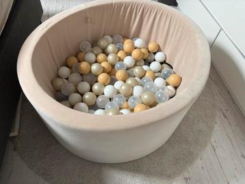 Moje Ballenbak met ballen - Zo goed als nieuw! beschikbaar voor biedingen