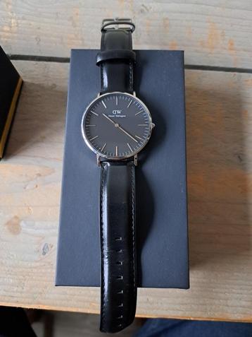 Daniel Wellington Classic Sheffield horloge beschikbaar voor biedingen