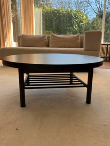 Donkere bruine/zwarte ronde salon tafel beschikbaar voor biedingen