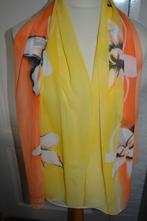 prachtig langwerpig geel/oranje organza shawl, Kleding | Dames, Mutsen, Sjaals en Handschoenen, Ophalen of Verzenden, Onbekend
