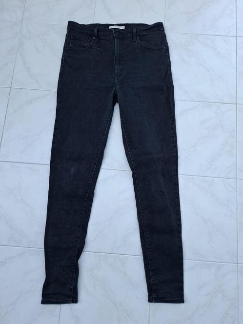 Levi's mile high super skinny jeans black, maat 32, Kleding | Dames, Spijkerbroeken en Jeans, Gedragen, Overige jeansmaten, Zwart