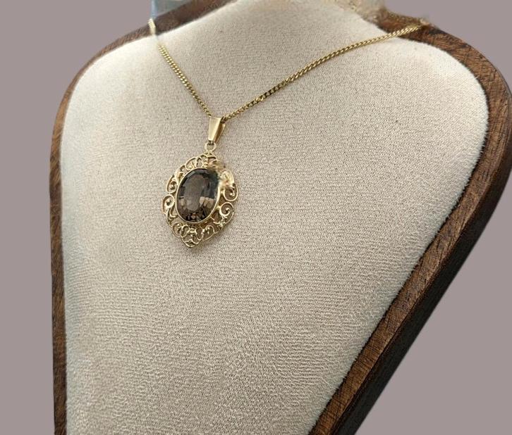 Gouden vintage hanger met edelsteen rooktopaas. 2025/873., Sieraden, Tassen en Uiterlijk, Kettinghangers, Zo goed als nieuw, Goud