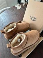 UGG Classic Ultra Mini ‘Chestnut (nieuw in doos), Nieuw, Ophalen of Verzenden, Bruin, UGG