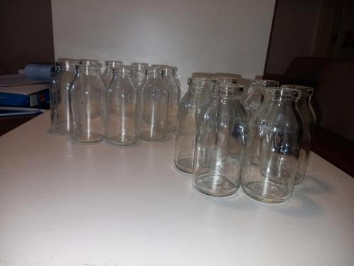 2 kringen van kleine vaasjes aan elkaar gelijmd., Huis en Inrichting, Woonaccessoires | Vazen, Zo goed als nieuw, Overige kleuren