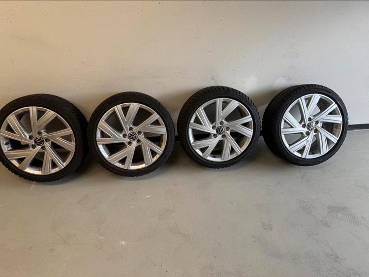 Golf 8 R / GTI Bergamo Velgen 18 inch. 225/40/18, Auto-onderdelen, Banden en Velgen, Velg(en), Winterbanden, 18 inch, 225 mm, Personenwagen