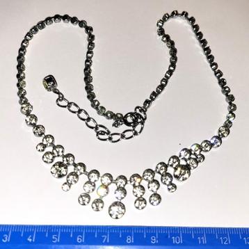 Armbanden Oorbellen verzameling Kristallen Glazen Kettingen  beschikbaar voor biedingen