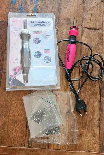 Weinig gebruikt incl steentjes hot fix applicator beschikbaar voor biedingen