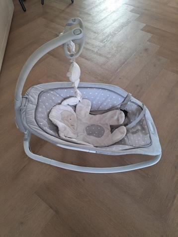 Baby wiegstoeltje met geluid beschikbaar voor biedingen
