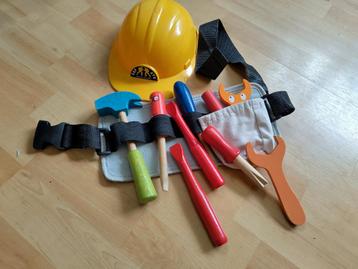 Houten Gereedschapsset met Helm - Kinderspeelgoed beschikbaar voor biedingen