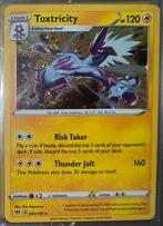 Toxtricity 63 cosmos holo bleed swirl, Hobby en Vrije tijd, Verzamelkaartspellen | Pokémon, Ophalen of Verzenden, Zo goed als nieuw