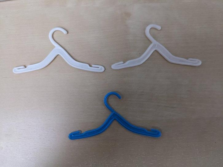 Vintage: kleerhangers Barbie, Verzamelen, Poppen, Gebruikt, Accessoires, Ophalen of Verzenden