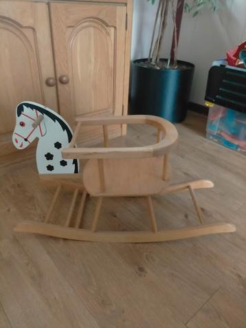 Houten Hobbelpaard - Klassiek Speelgoed beschikbaar voor biedingen