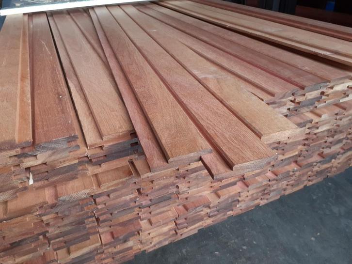 Massaranduba gevelbekleding lengte 245 cm - €10,60 per stuk, Tuin en Terras, Palen, Balken en Planken, Nieuw, Planken, 180 tot 250 cm