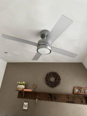 Jan des Bouvrie lamp met ventilator op afstandsbediening beschikbaar voor biedingen