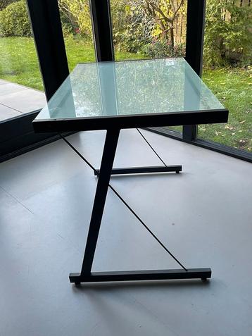 2 Zwarte Bureaus met Glazen Blad - 60 x 90 cm beschikbaar voor biedingen