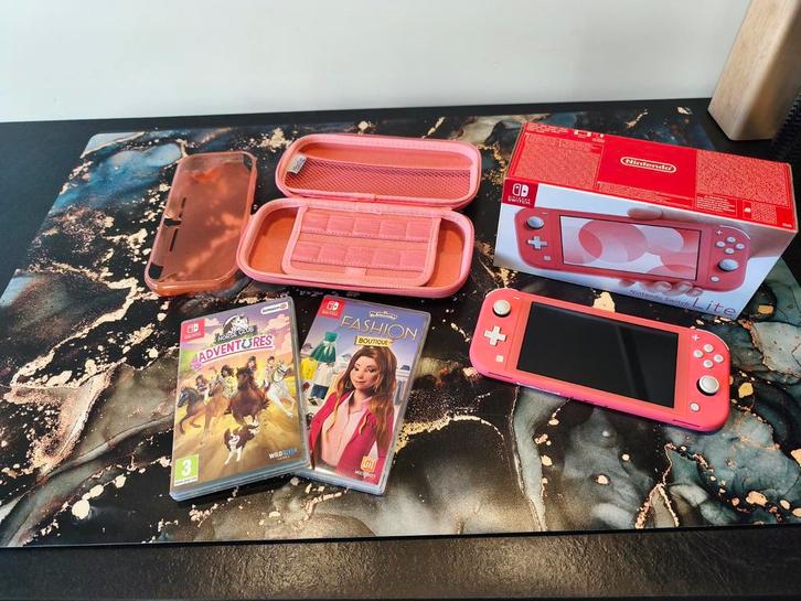 Nintendo Switch Lite - Roze, Spelcomputers en Games, Games | Nintendo Switch, Zo goed als nieuw, Avontuur en Actie, 1 speler, Vanaf 3 jaar