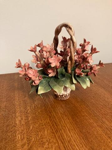 Capodimonte bloemen mandje beschikbaar voor biedingen