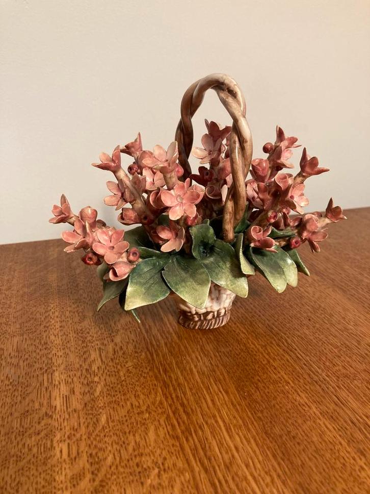 Capodimonte bloemen mandje, Verzamelen, Beelden en Beeldjes, Gebruikt, Overige typen, Ophalen of Verzenden