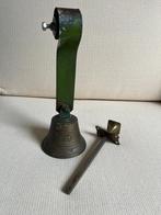 Antieke bronzen trekbel/deurbel met veer en trekstang, Ophalen, Brons