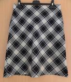 Geruite, knielange rok van H&M maat 38, Kleding | Dames, Rokken, Maat 38/40 (M), Zwart, Ophalen of Verzenden, Zo goed als nieuw