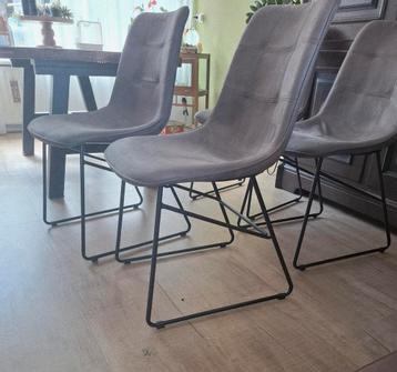 4 Taupe Eetkamerstoelen - Zo Goed Als Nieuw beschikbaar voor biedingen