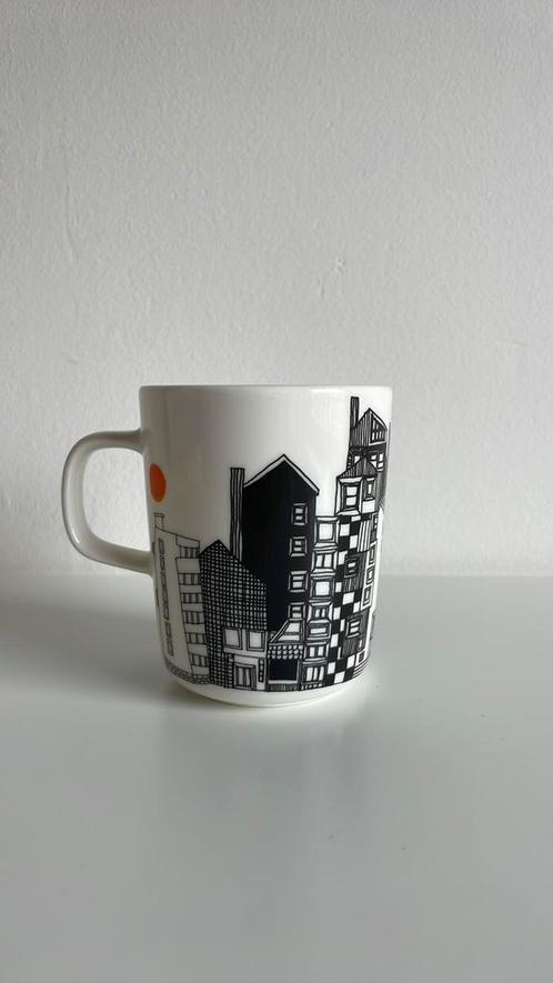 Marimekko Oiva kop, Huis en Inrichting, Keuken | Servies, Gebruikt, Kop(pen) en/of Schotel(s), Overige stijlen, Porselein, Ophalen