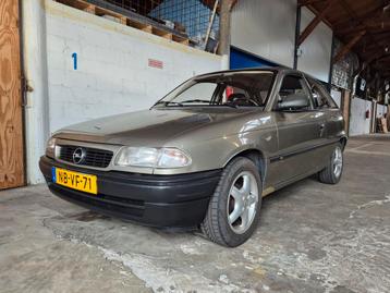 Opel Astra 1.4 I Tailgate 1995 Grijs beschikbaar voor biedingen