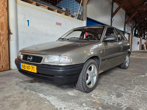 Opel Astra 1.4 I Tailgate 1995 Grijs, Auto's, Opel, Particulier, Astra, Benzine, Hatchback, Handgeschakeld, Origineel Nederlands