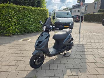 Piaggio Zip 4T 1E EIG. PORSCHE GRIJS RS-1 FULL OPT. GARANTIE beschikbaar voor biedingen
