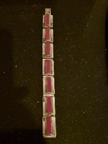 Zilveren armband met rode stenen beschikbaar voor biedingen