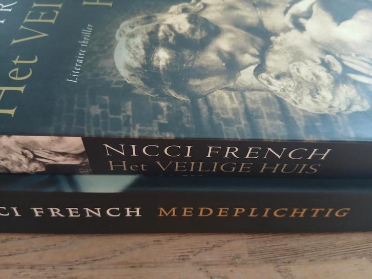 2 boeken Nicci French, medeplichtig en het veilige huis., Boeken, Thrillers, Zo goed als nieuw, Ophalen of Verzenden