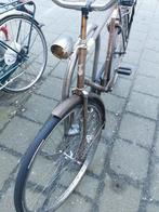 Oldtimer fiets met bijna gebroken achterwiel, Ophalen of Verzenden