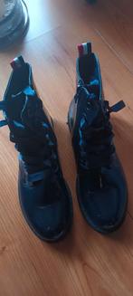 Donkerblauwe schoenen met strikveter, Kleding | Dames, Schoenen, Ophalen, Nieuw, Blauw, Sneakers of Gympen