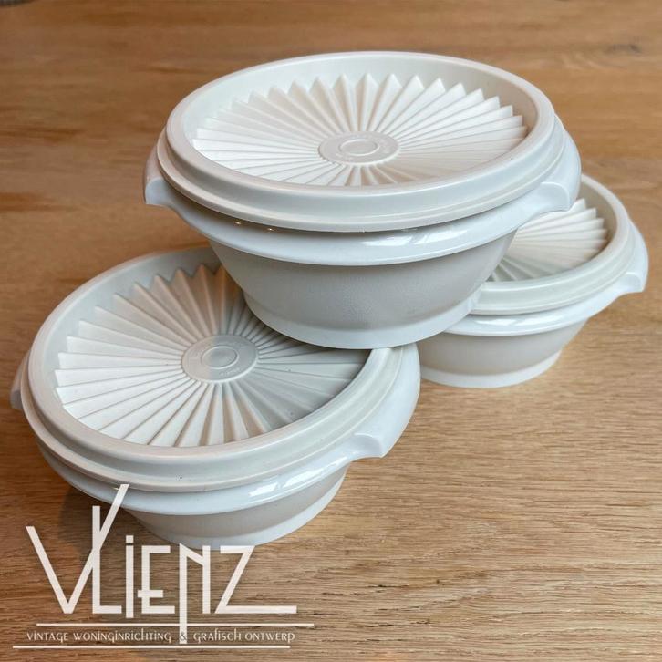 Drie vintage, retro Tupperware bakjes met sterdeksel, Huis en Inrichting, Keuken | Tupperware, Gebruikt, Bak of Kom, Ophalen of Verzenden