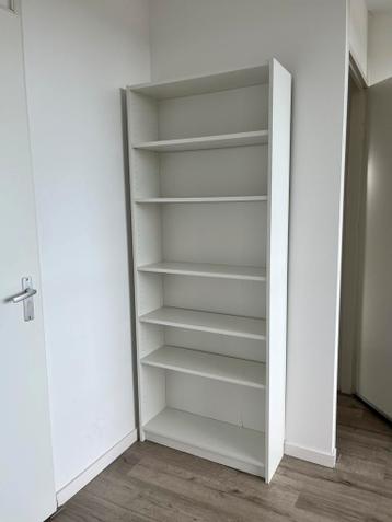 White Ikea BILLY book shelf. 80 cm x 20 cm x 200cm. - afbeelding 1