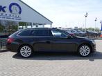 Skoda Superb Combi 1.5 TSI ACT Business Edition PANO | MEMOR, Euro 6, 4 cilinders, 150 pk, Zwart
