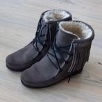 Minnetonka grijs 38,5 39, Ophalen of Verzenden, Zo goed als nieuw, Grijs, Sneakers of Gympen