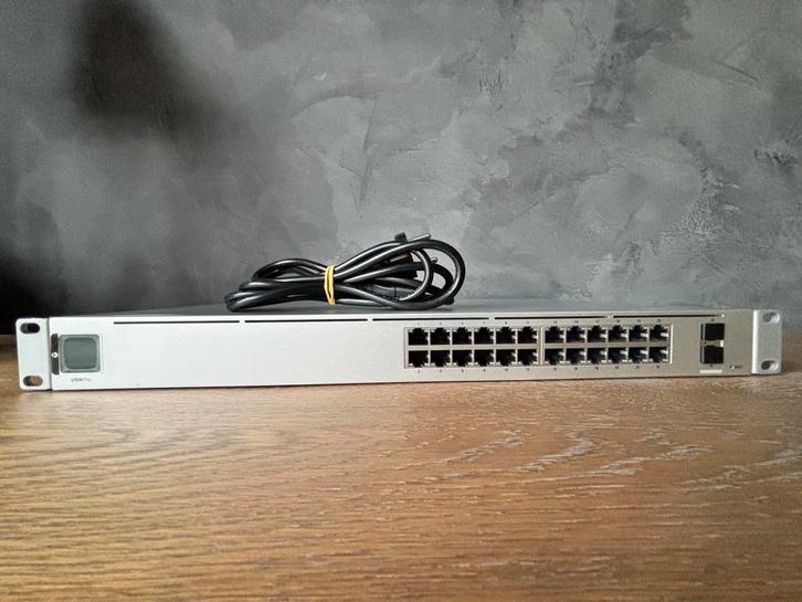 Ubiquiti Unifi USW PRO 24 poorts Switch (USW-PRO-24), Computers en Software, Netwerk switches, Zo goed als nieuw, Ophalen of Verzenden